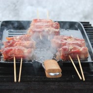 Тигровые креветки в беконе с творожным сыром