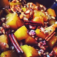 Тыква с пряностями и орехами