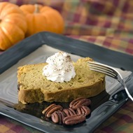 Тыквенный хлеб с апельсиновой цедрой и орехами пекан