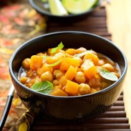 Тыквенный карри с нутом и цукини