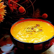 Тыквенный крем-суп с карамелизированными фисташками