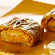 Тыквенный рулет с сырной начинкой