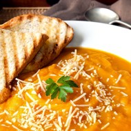 Тыквенный суп с пармезаном и корицей