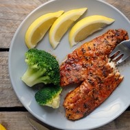 Тиляпия в панировке с пармезаном