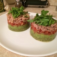 Тимбал из авокадо и тунца