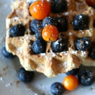 Толстые вегетарианские вафли из кешью и овсянки