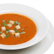 Томатный суп со сладким перцем и сухариками