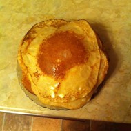 Тонкие воздушные блины со сливочным маслом