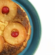 Торт безе с ананасами в карамели