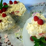 Торт безе с малиной