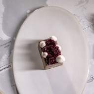 Торт из черемухи с черной смородиной