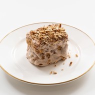 Торт из печенья без выпечки с шоколадной начинкой