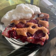 Торт с малиной и вишней