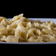 Тортеллини с курицей, сыром и мускатным орехом