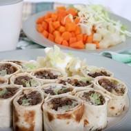 Тортильи с мягким сыром, говядиной и сельдереем