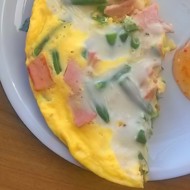 Тортилья с колбасой и стручковой фасолью