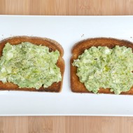 Тосты с авокадо и сыром