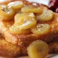 Тосты с бананово-карамельным соусом