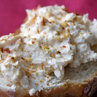 Тосты с яблоком и творогом