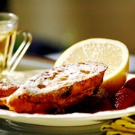 Тосты с малиновым пюре