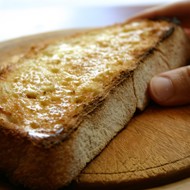 Тосты с розмарином и ароматом говядины