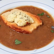 Традиционный французский луковый суп