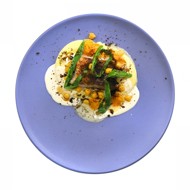 Треска с картофельным пюре и соусом из чеснока