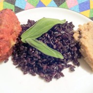 Трио из белой фасоли, свеклы и черного риса с шалфеем