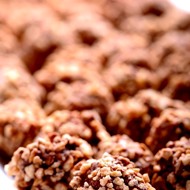 Трюфели с клюквой в крошке из грецкого ореха