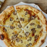 Трюфельная пицца из ресторана Buono