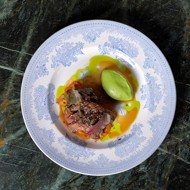 Тунец на гриле с кремом из авокадо