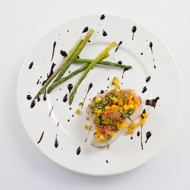 Тунец в травах и кориандре