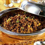 Тушеная чечевица с копченой телятиной