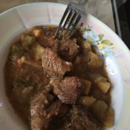 Тушеная говядина с овощами