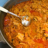 Тушеная капуста с томатным пюре