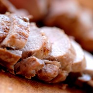 Тушеная свинина с молоком и травами