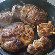 Тушеная говяжья голяшка оссобуко