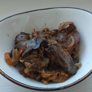 Тушеная куриная печень
