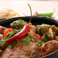 Тушеные свиные щечки с карамельзованным пореем