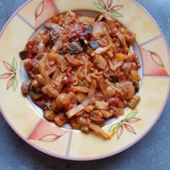 Тушеное овощное рагу с грибами