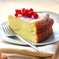 Творожная запеканка с красной смородиной