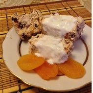 Творожная запеканка с курагой и черносливом
