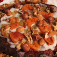 Творожная запеканка с изюмом и курагой