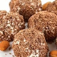 Творожные пирожные с финиками и шоколадом