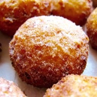 Творожные пончики с корицей