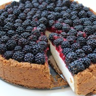 Творожный чизкейк с ежевикой