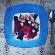 Творожный завтрак с замороженной вишней и чернослива