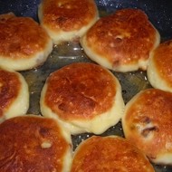 Творожники с изюмом