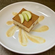 Творожно-манная запеканка с яблоком и корицей