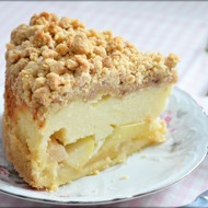 Творожно-яблочный пирог с корицей